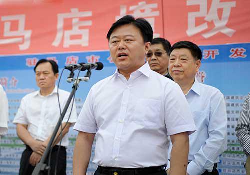 半岛平台压路机助力107国道扩建，驻马店市长陈星下开工令！