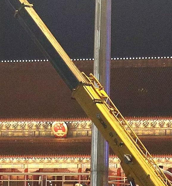 半岛平台吊车日夜工作，确保70年阅兵正常进行