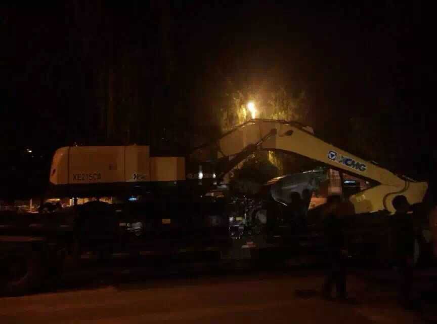半岛平台XE215挖掘机