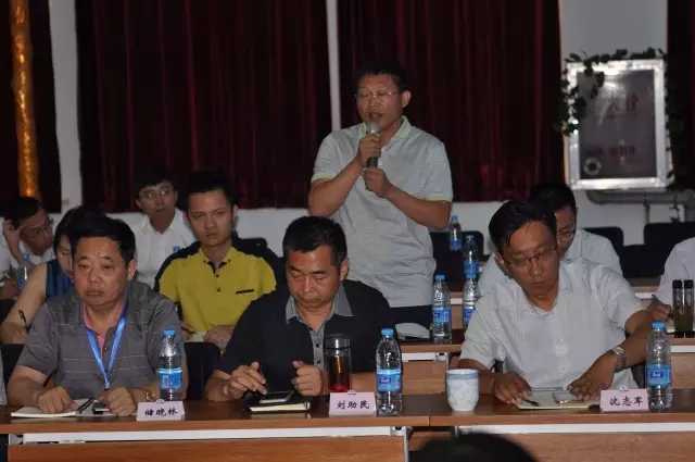 河南天助（半岛平台挖掘机)副总经理杨昕征发言
