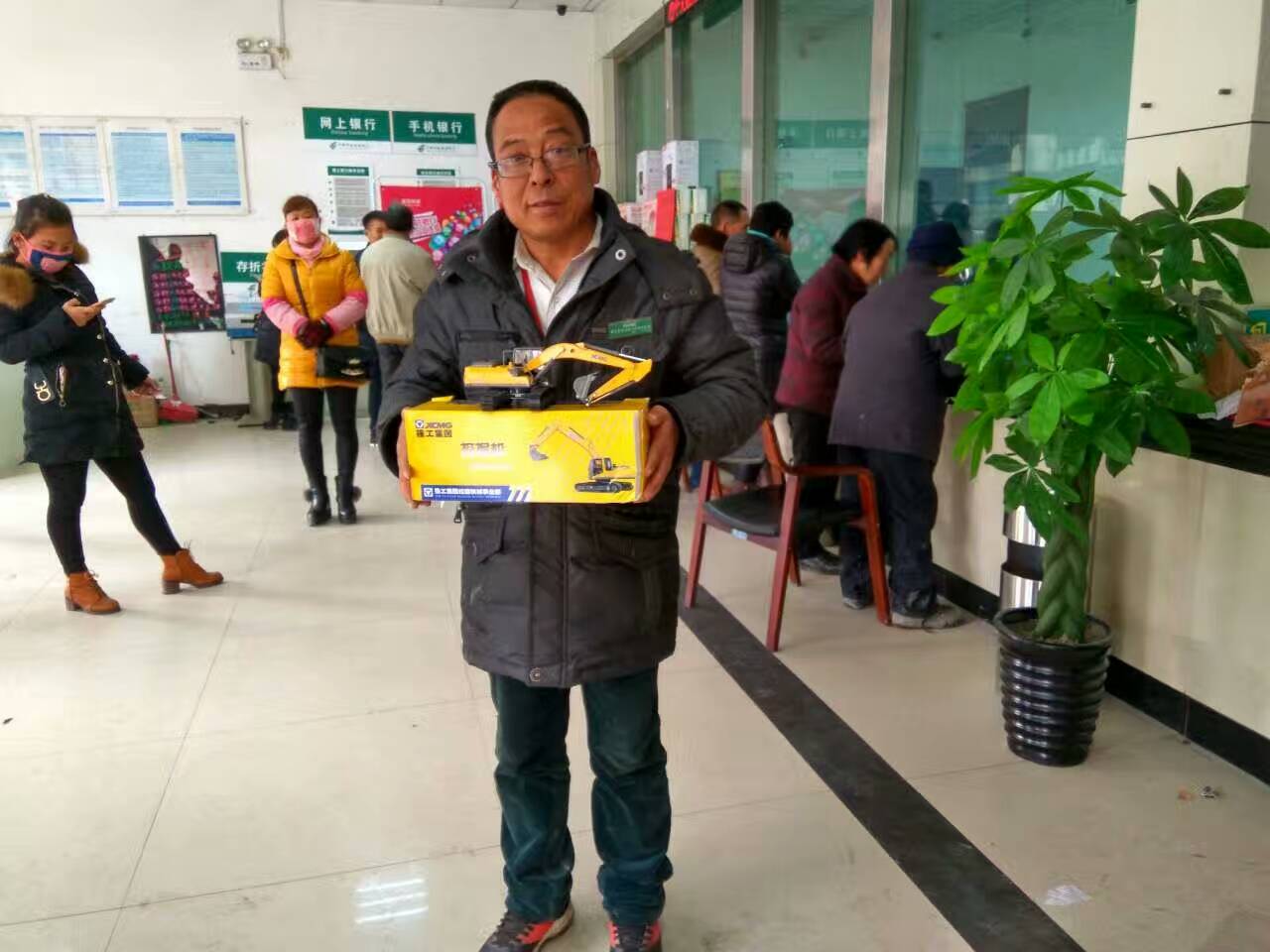 半岛平台河南挖掘机获奖者