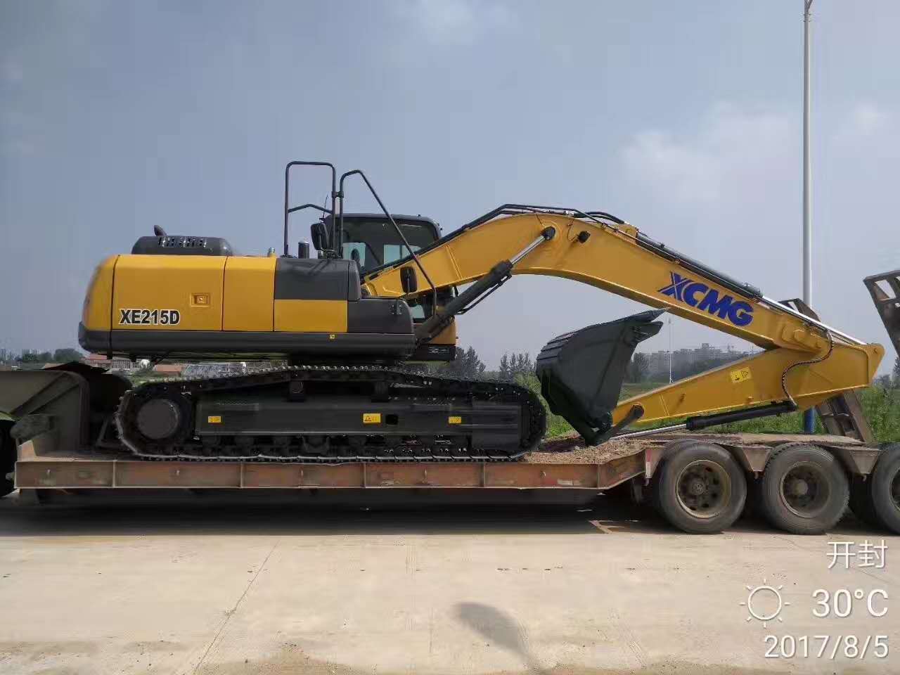 半岛平台XE215D挖掘机交车