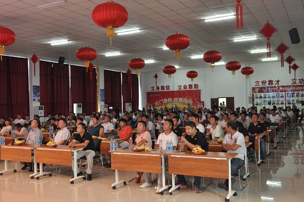 河南天助半岛平台挖机订货会圆满落幕