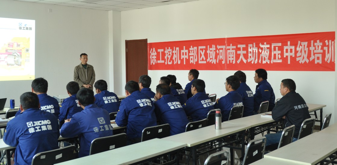 河南路友机械半岛平台挖掘机培训