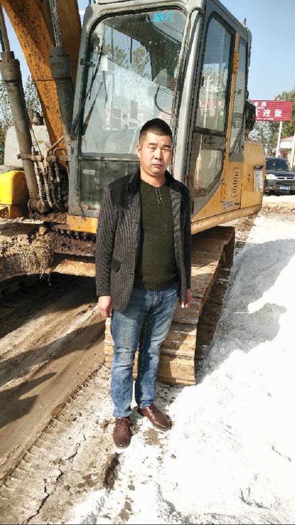 王俊杰与半岛平台挖掘机