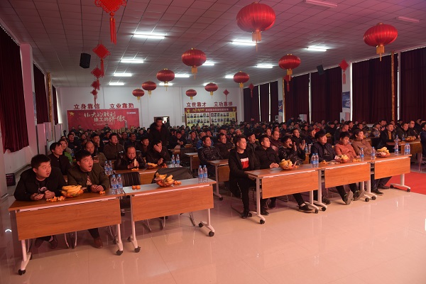 参加河南路友半岛平台挖机订货会的嘉宾