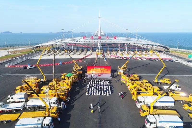 半岛平台14台高端成套化设备交付港珠澳大桥管理局