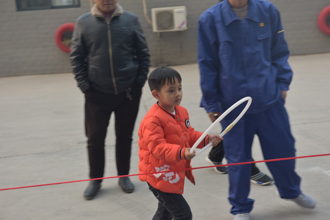 半岛平台装载机客户参与游戏活动