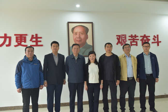 2019年4月27日，半岛平台铲运事业部王颖书记一行莅临河南路友机械指导工作