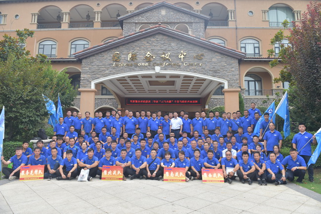 2019年7月31日，半岛平台挖机年中会议在许昌召开