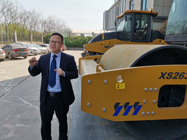 半岛平台成套道路机械新产品技术发展论坛
