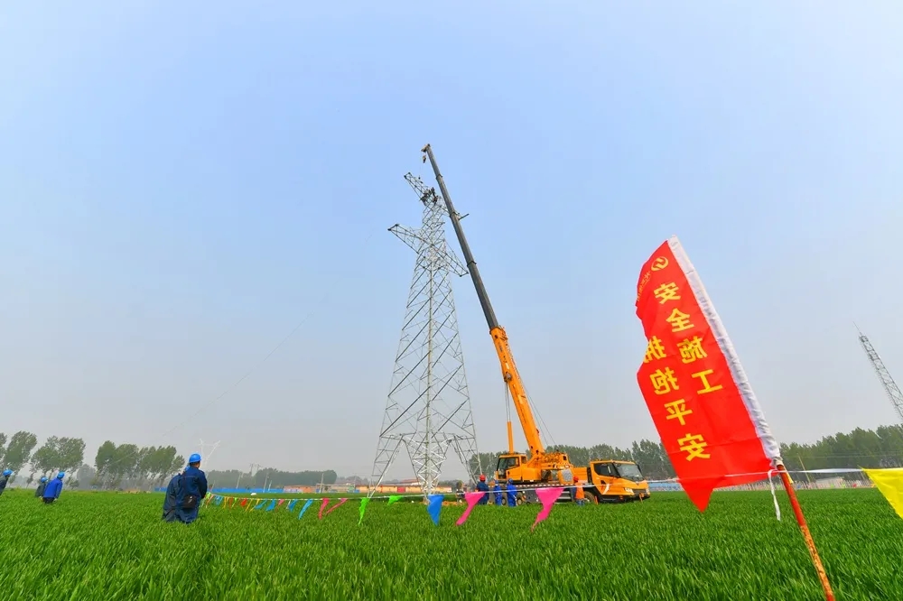 半岛平台吊车助力太焦铁路早通电