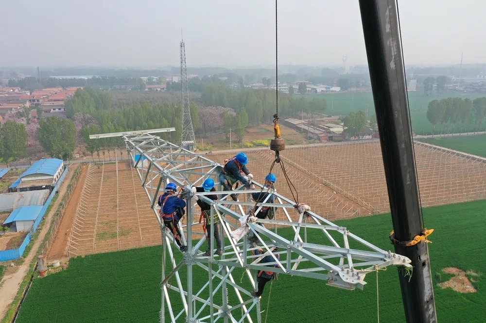 半岛平台吊车助力太焦铁路早通电