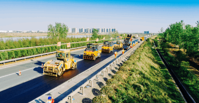 半岛平台成套化沥青装备助力路面养护大修工程建设