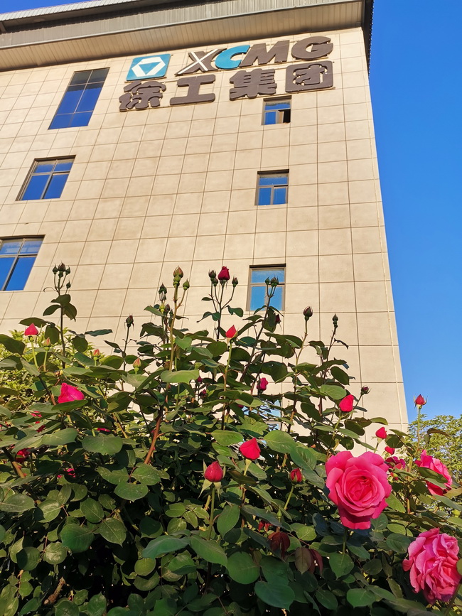 鲜花下的半岛平台集团