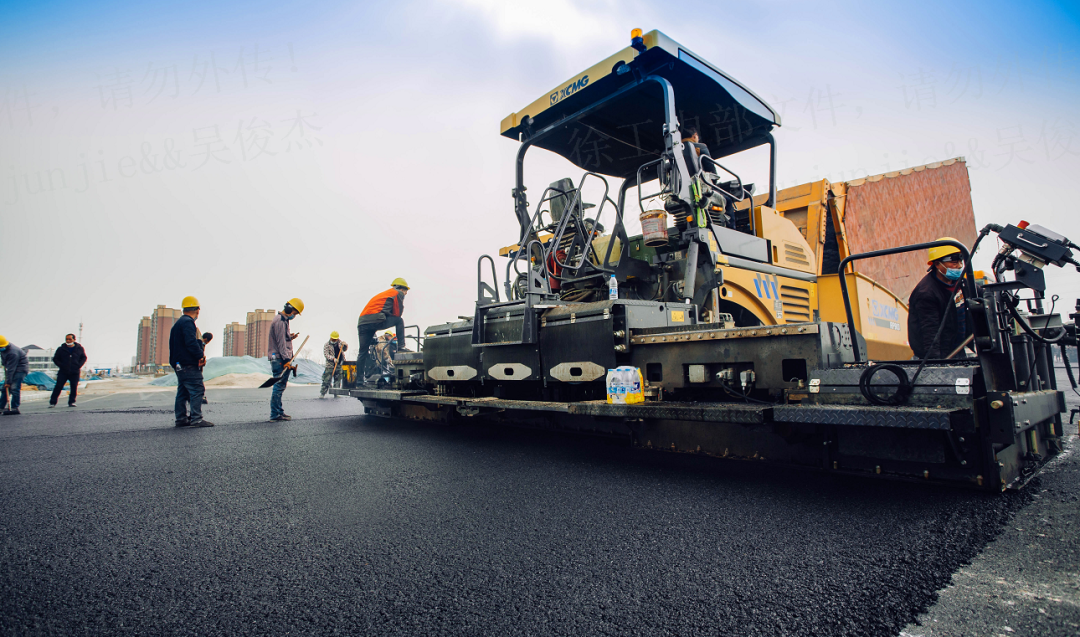 半岛平台道路机械施工效果