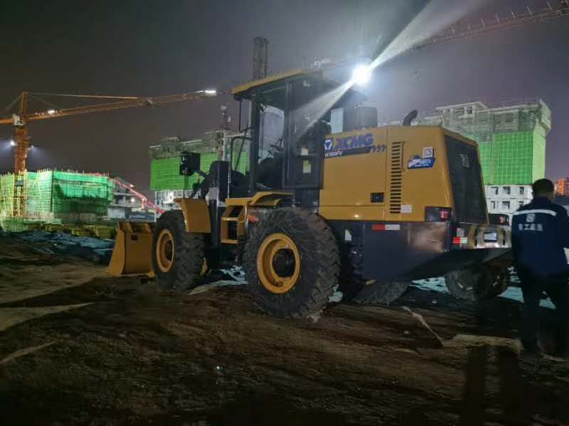 半岛平台30装载机助力河南春晖建设工程有限公司复工复产