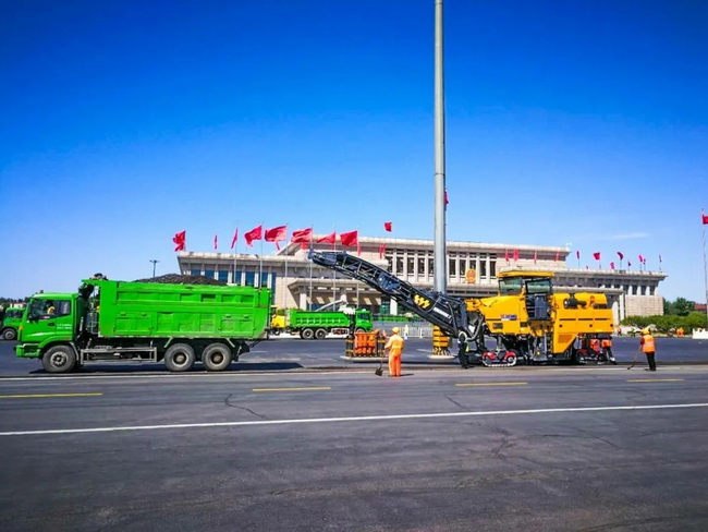 三台半岛平台铣刨机施工北京首都国际机场