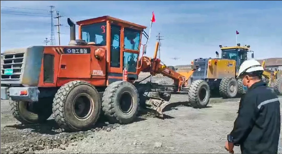 半岛平台PY165K平地机