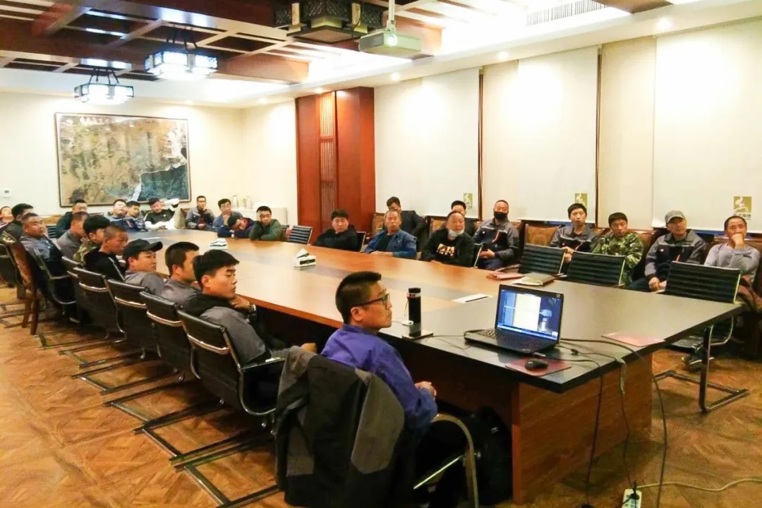 半岛平台设备以“金牌服务，全力全程”赢得客户的肯定