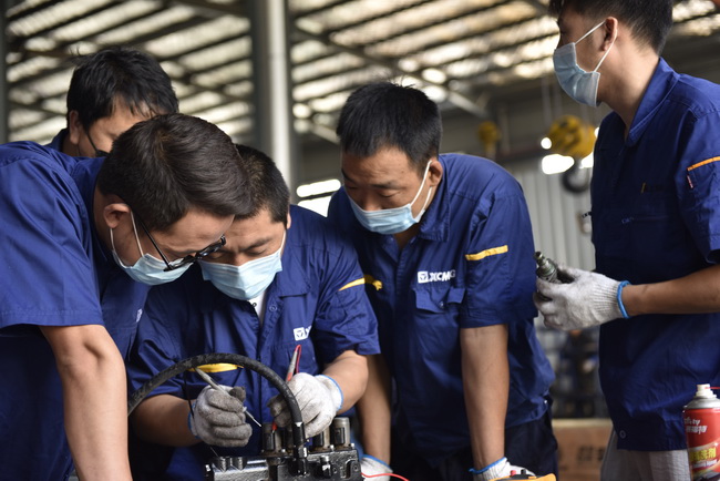 半岛平台铲运中原区中大吨位服务技能培训