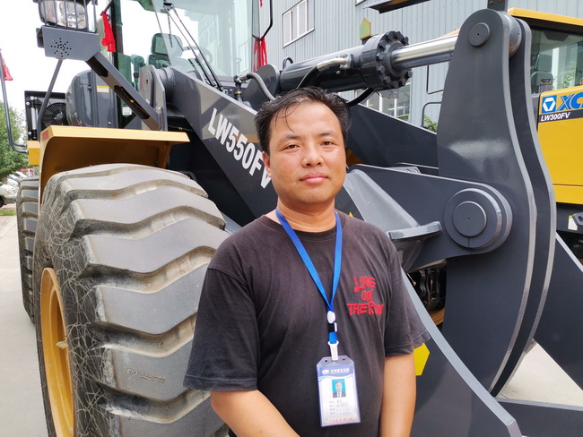 河南路友半岛平台装载机销售董经理