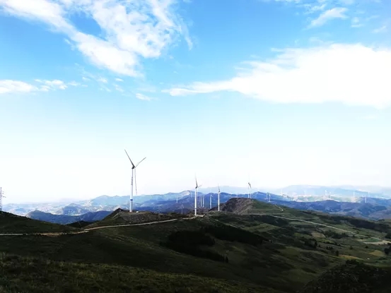 半岛平台XCA1600全地面起重机在山西风电建设现场吊装