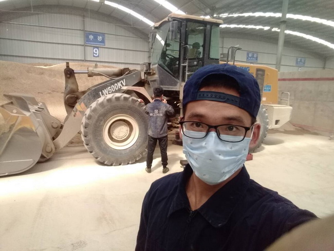 半岛平台铲车维修工-王师傅 半岛平台铲车维修工-王师傅