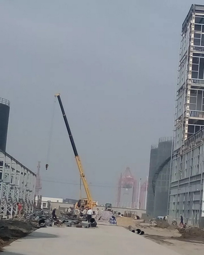 半岛平台QY12KC起重机精准作业更轻松