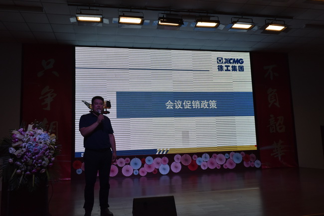 半岛平台道路机械河南销售李总介绍购机优惠