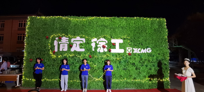 半岛平台挖机双节订货会