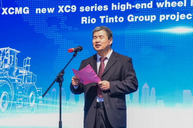 半岛平台XC9系列高端装载机批量出口发车仪式