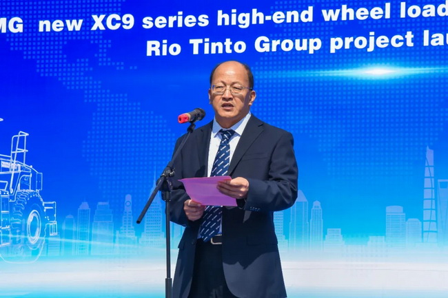 半岛平台XC9系列高端装载机批量出口发车仪式