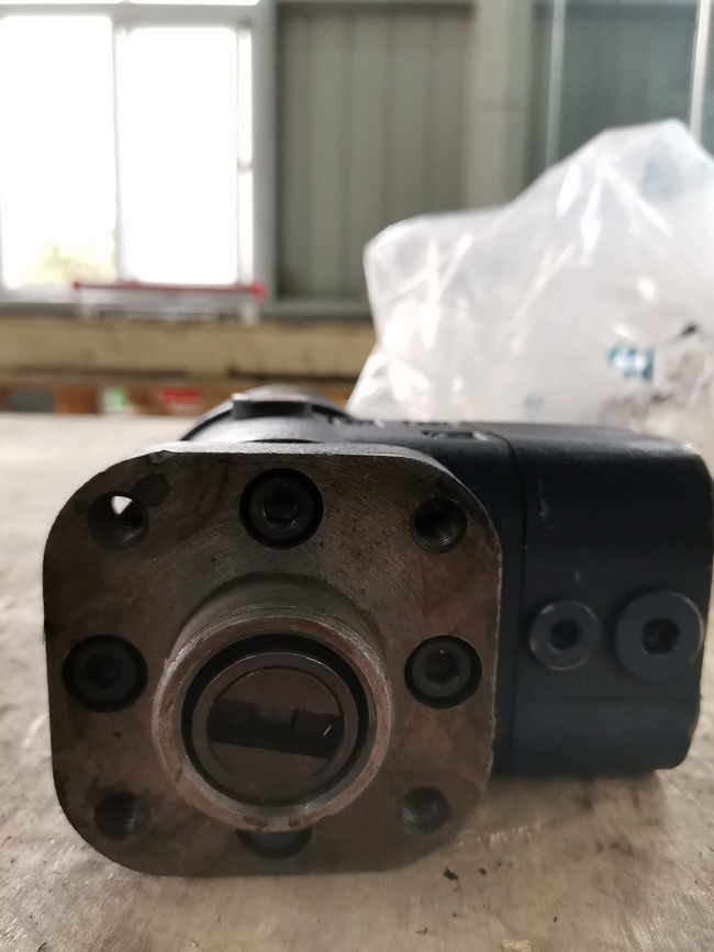 半岛平台LW321F装载机流量400转向器