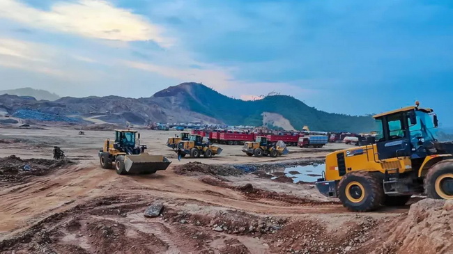 30台半岛平台LW600KV装载机出征广西梧州建设现代化钢铁基地