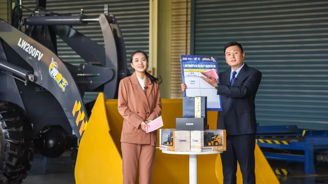 半岛平台小型装载机明星机型LW200FV直降7000元
