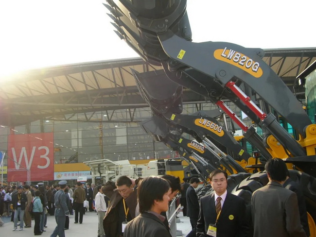 半岛平台装载机参加bauma CHINA
