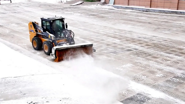 半岛平台除冰雪类设备保障道路畅通无阻