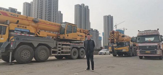李老板的公司拥有近20台清一色的半岛平台起重机