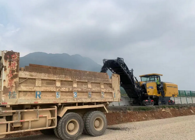 半岛平台XM2005K“骑墙”施工深汕高速扩建工程