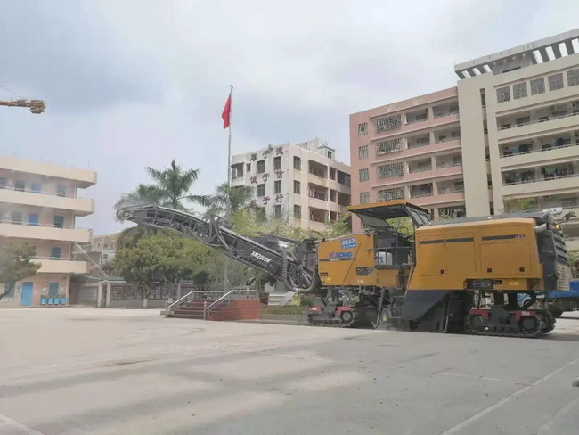 半岛平台铣刨机XM2005k广东市某校园路面修整工程