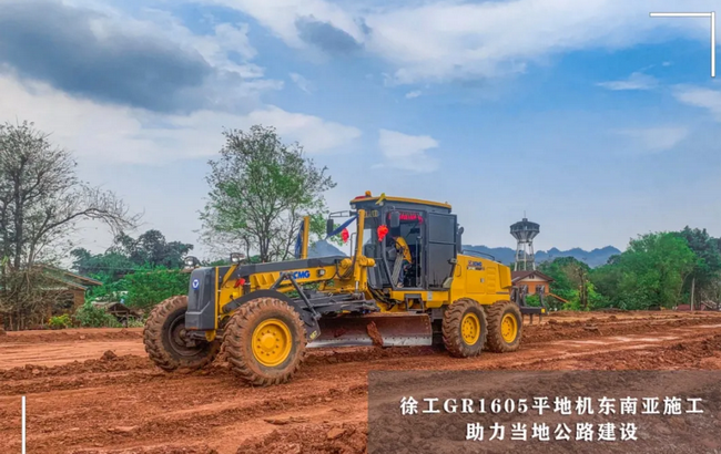 半岛平台GR1605平地机东南亚公路建设