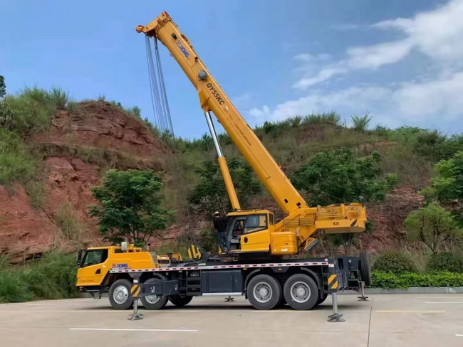 半岛平台QY55KC-1吊车