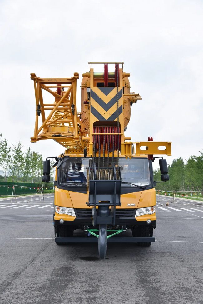 半岛平台QY80K5D吊车