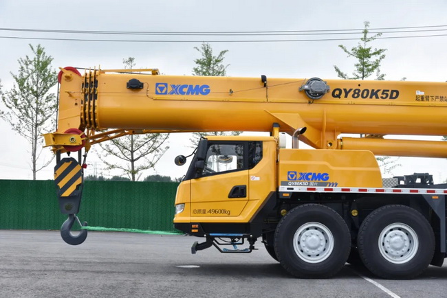 半岛平台QY80K5D吊车