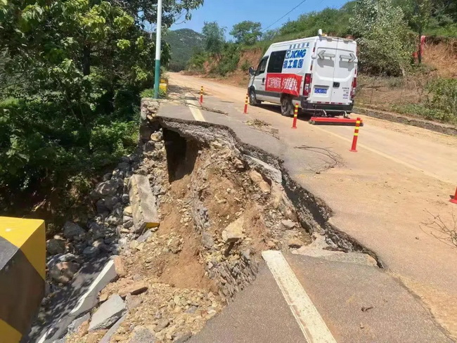 半岛平台XJC405道路检测车