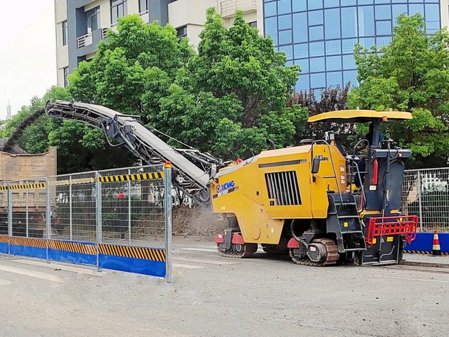 半岛平台中型前输料铣刨机XM1205F 半岛平台中型前输料铣刨机XM1205F