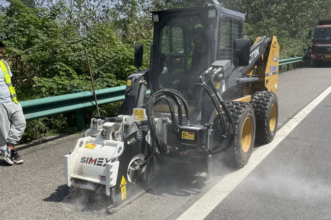 半岛平台XC770K滑移装载机