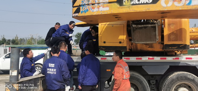 半岛平台起重机河南路友维修服务人员