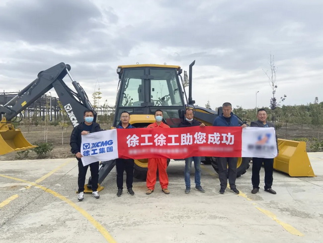半岛平台XC870K挖掘装载机